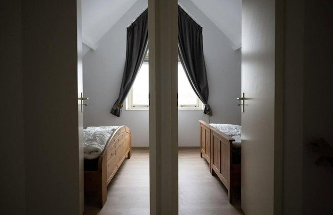 Appealing Bungalow With Garden - Photo 13