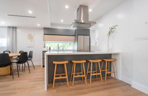 5BR HotTubPoolTableMiniGolf 7 min to Wynwood - Foto 20