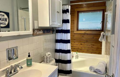 Lakefront Cottage in Colchester - Foto 12