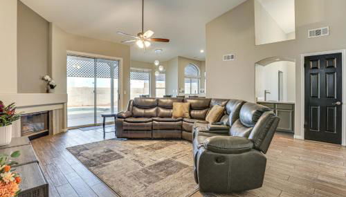 Game Room and Backyard Oasis Avondale Group Getaway - Foto 3