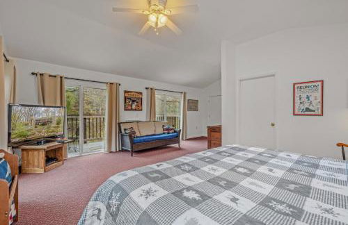 River Time Cabin - Riverfront, Hot Tub, Screen Porch, Fishing, Games, View, 3 King Beds - Photo 65