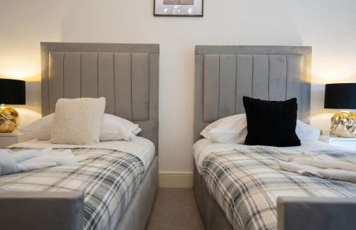 Emirates House, Luxe 5 Bed, with King sized Beds, next to Aiport & NEC, JLR 5 mins - Foto 54