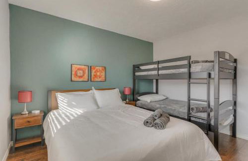 Dream Vacation Home with Pool for Large Groups - Foto 35