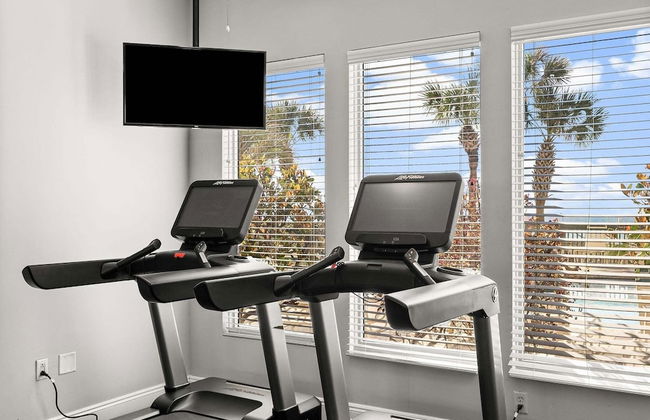 Beautiful Condo with Spacious Balcony to Enjoy Fascinating Ocean View - Unit 1002 by RedAwning - Foto 23