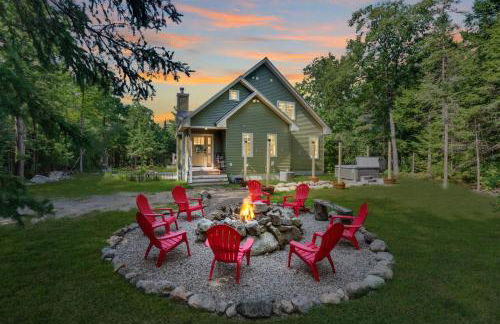 Mitten Pines Cabin Hot Tub Fire Pit - Foto 1