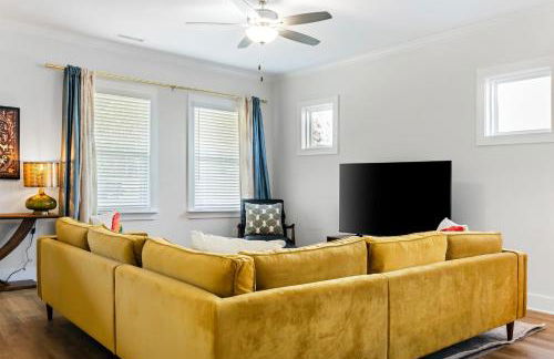 Family-Friendly 4BR with Fenced Yard & Parking - Foto 6