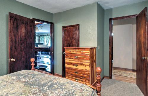 Vintage House with Fire Pit Less Than 6 Mi To Kentucky Lake! - Foto 17