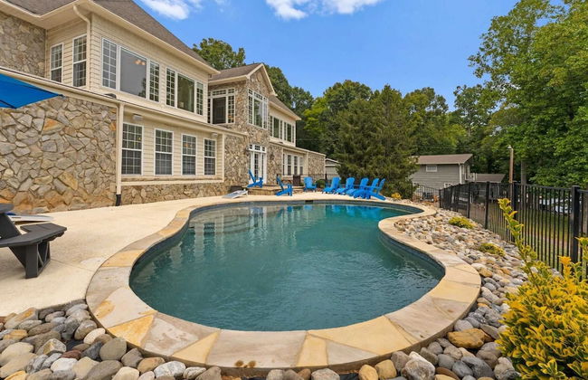 Whitetail Cove by Avantstay Lakefront w/ Pool + Private Dock Sleeps 20 - Photo 1