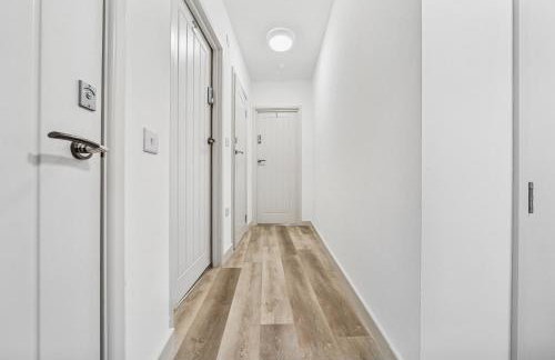 Modern & Cozy Private Double Room - Shared House by AltoLuxo Short Lets & Serviced Accommodation with Free WiFi & Parking - Foto 37