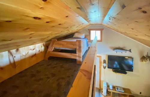 Burns Lake Cabin with Dock, Fire Pit, Rowboat and More - Foto 16