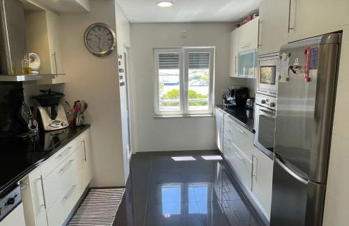 Stylish & Spacious Apartment with Balcony - Foto 34