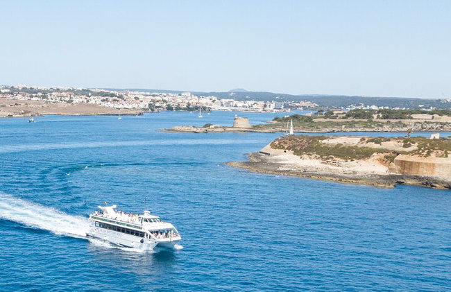 Vuelta en Barco de 1 hora por el Puerto de Mahón - Foto 5