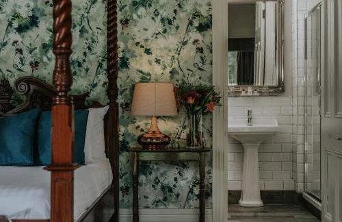 Healing Manor Hotel - Photo 10