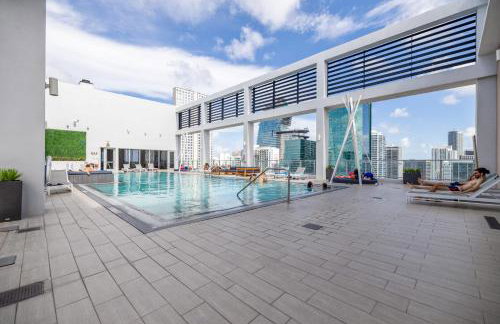 Vibrant Downtown Haven with Rooftop Pool & Parking - Foto 37