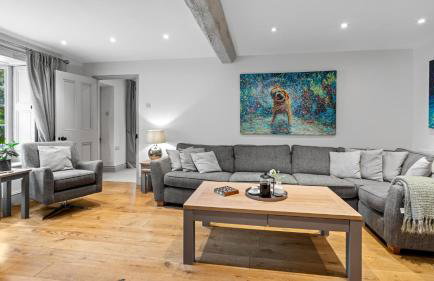 Vine Cottage - Photo 2