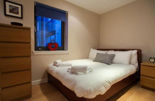 Bright & Stylish West End Apartment - Photo 18