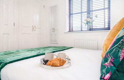 Free parking, Private Garden and Netflix, Charming Elegant 2 bedroom House Nottingham - Photo 37