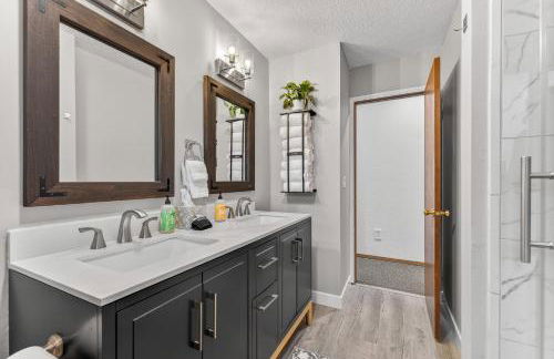 Evergreen Escape- Walk to Downtown & Boat/trailer Parking! - Foto 17