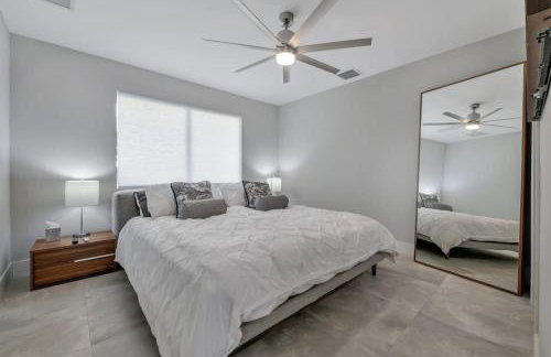 Intercostal Front Singer Island Pool Home - Photo 18