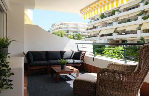 luxury modern apartment with terrace, pool and garage! - Photo 10