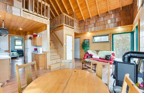 1 Mi to South Twin Lake Cabin with Deck in Trego! - Foto 9