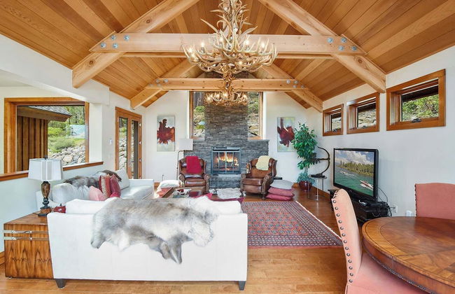 Luxury Mountain Chalet Deck w/ BBQ & Lake Views - Photo 15