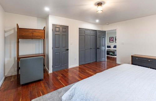 Modern 5BR Home with Mtn Views BBQ & Pool Table - Foto 24