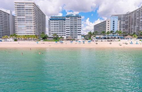 Beach Front 2 Bed Condo - Pool & Tiki Bar - Foto 37