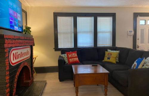 House with 11 Beds Sleeps 14 with Off Street Parking - Foto 10