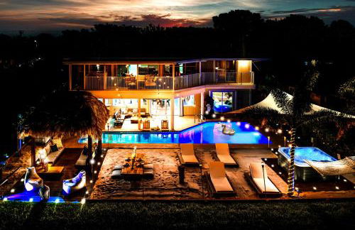 Waterfront Villa with Beach, Pool, Cinema, Game Room and Tiki - Foto 33