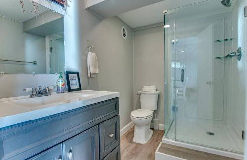 Waterfront retreat w/ wraparound deck & BBQ - Foto 26