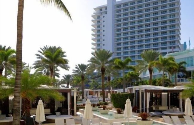 Fontainebleau Sorrento Pool View Junior Suite 1 Bedroom Hotel Room - Photo 19