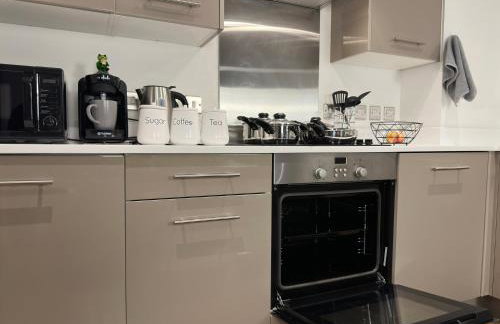 Cozy City Centre Apartment with Free Gym and Free Coffee - Photo 56