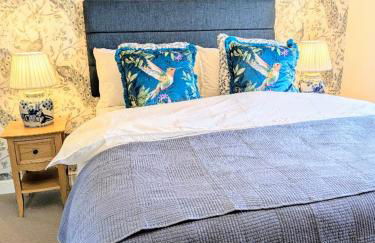 Coastal Whisper Sleeps 10 with Parking - Foto 30