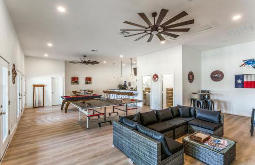 6 BDRM Wine Country Compound on 2 Acres! Pool/HotTub & Club House - Foto 32