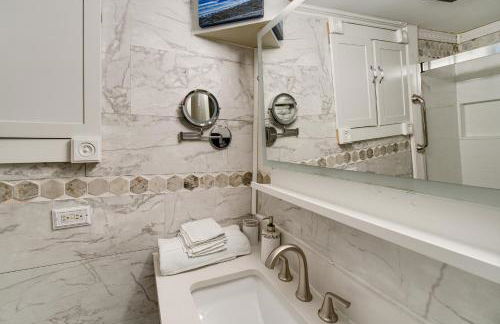 Easy Cleveland Access! Quiet Suburb Stay with Yard - Foto 21