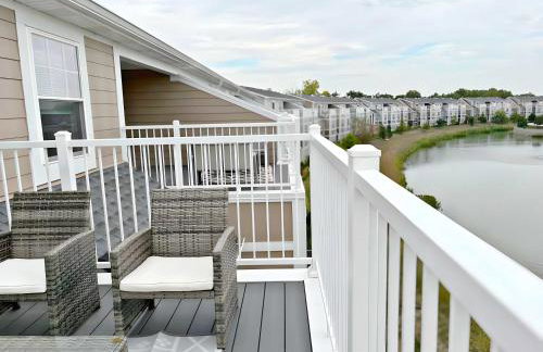 Modern 4BR Townhouse with Parking & Lake Views - WVille rep 4 - Foto 63