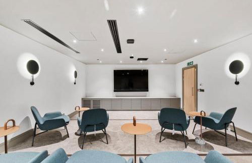 Luxury Apartment - West Wimbledon with Cinema & Game Room, Gym, Parking - Foto 23