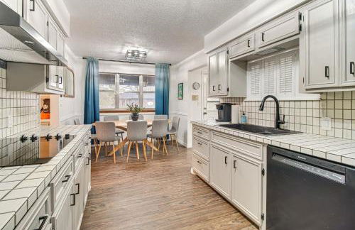 Right Off Route 66 Retro Vinita Home with Game Room - Foto 11