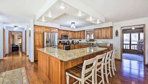 Hot Tub and Shared Dock Lakefront Grove House - Foto 5