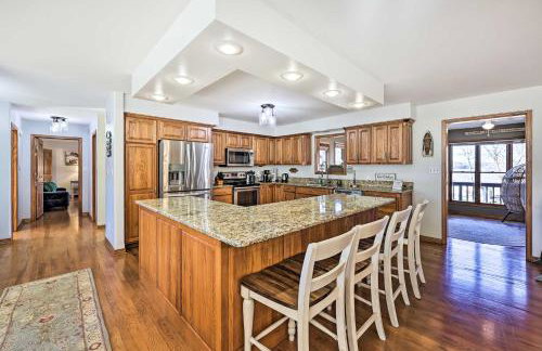 Hot Tub and Shared Dock Lakefront Grove House - Foto 5