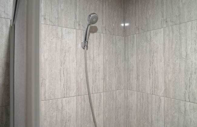 Spacious And Homey Studio At Cleon Park Apartment - Foto 12