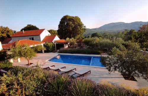 Charming stone house with private pool & jacuzzi - Holiday Home Vera - Photo 6