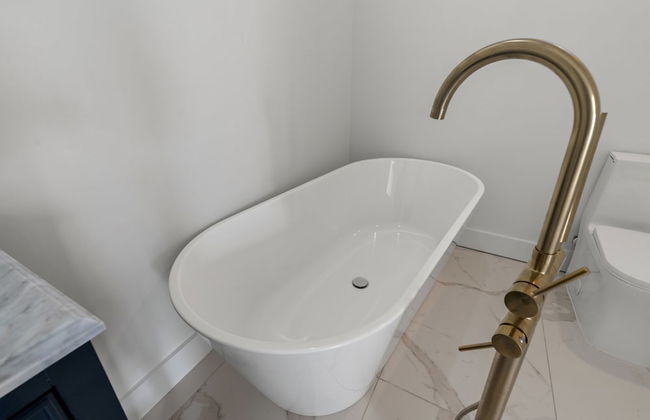 Luxurious Home with Theatre Room - Foto 25