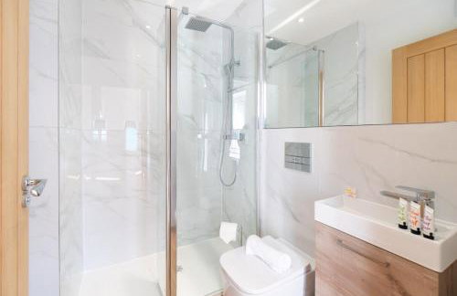 Stylish 2-Bedroom Stay with All Comforts of Home # 2 - Foto 25