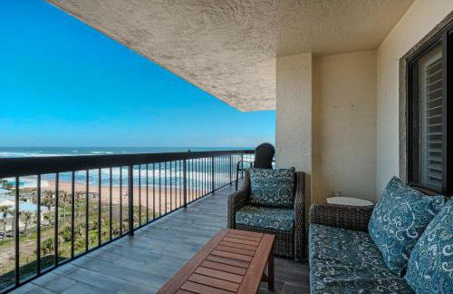 Oceanfront with great beach views from all rooms & balcony, heated pool, and garage - Photo 1