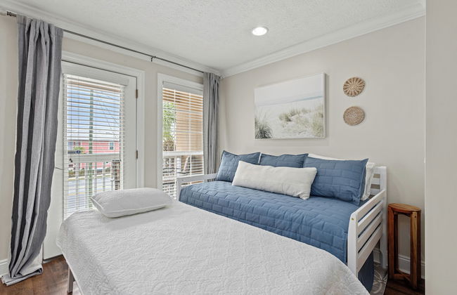 Escape to Sand Dollar Holler: Coastal Retreat, 3 Beds, 2.5 Baths, Sleeps 10! - Foto 13