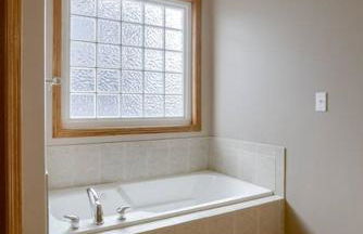 Spacious Pool House with tons of amenities! - Foto 27