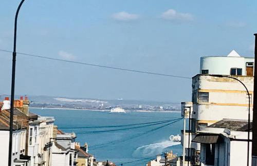 NEW Central Ryde Retreat, Melville Duplex, short walk to Beach Sleeps 6 - Foto 10