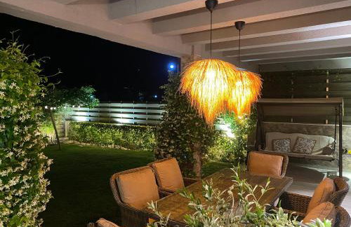 Villa ELi - Luxury Nature Getaway - Strategically located for Beach Exploration - Onsite Power for Electric Vehicle - Foto 50